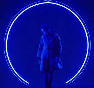 KarolinaHalatek_ENTER_ME_2011_diameter240cm_neon_LED_engine